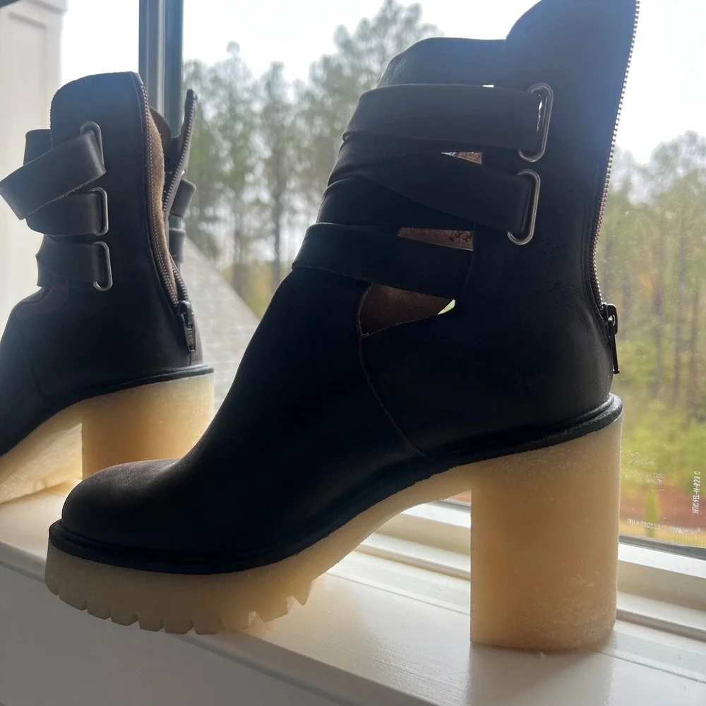 Women’s Chunky Heel Ankle Boots in Dark Brown
